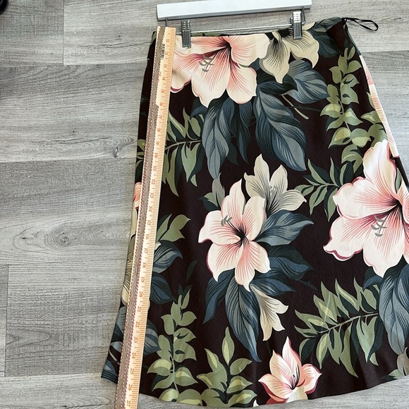 Tommy Bahama 100% Silk Tropical Hibiscus Print Skirt SIZE 8 - Picture 7 of 8